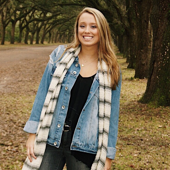 Meet your Posher, Carly - Picture 1 of 1